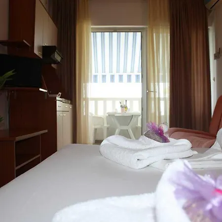 Apartman Dvor *